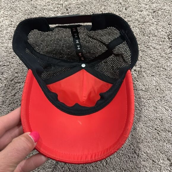 Under Armour red and black hat- adjustable back! Good condition ! - Picture 3 of 4